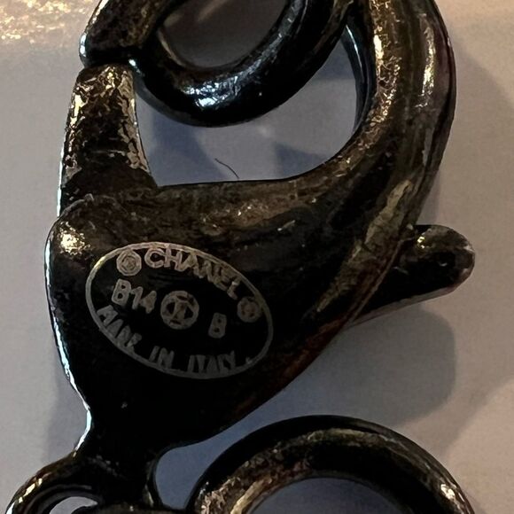 Chanel
Faux Pearl CC Pendant Necklace - Picture 6 of 6